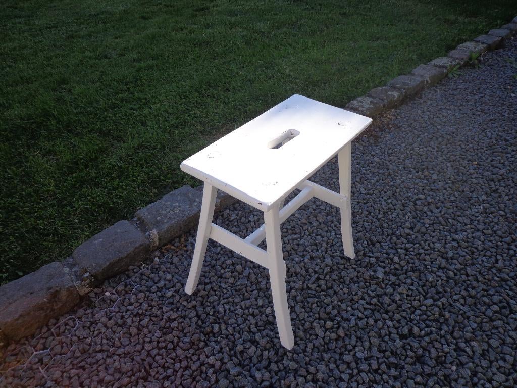 Tabouret bois blanc, Maison & Meubles, Tabourets de bar, Enlèvement, Comme neuf, Bois, 30 à 60 cm