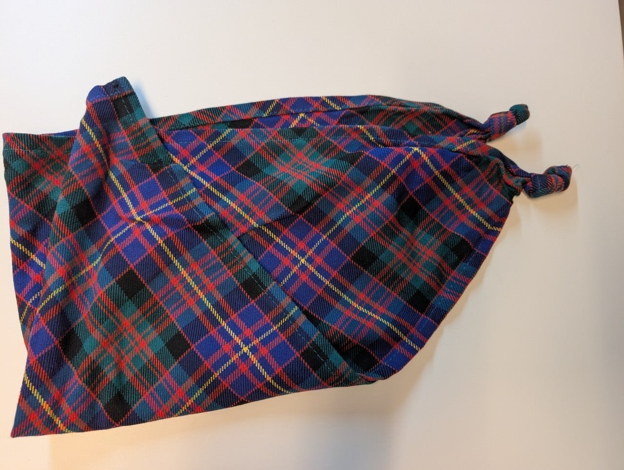 écharpe scout à carreaux, Enlèvement ou Envoi, Comme neuf, Casquette, Chapeau ou Foulard