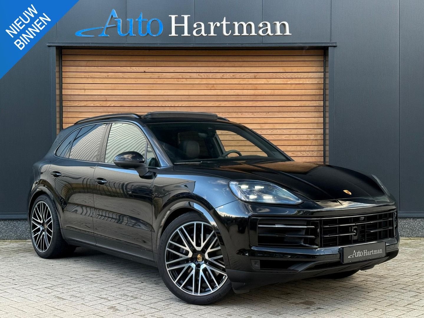 Porsche Cayenne 3.0 E-Hybrid Black Edition MASSAGE|PASSENGER, Automaat, Cayenne, Zwart, Hybride Elektrisch/Benzine