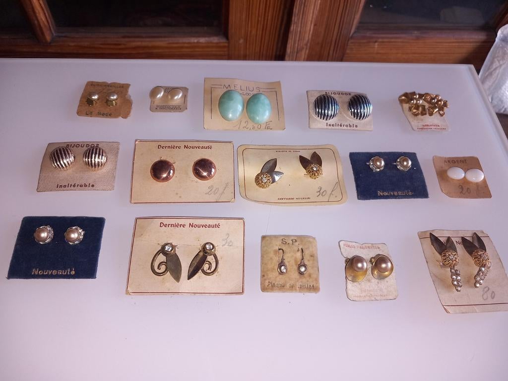 15 paar vintage oorbellen jaren '50., Kleding | Dames, Ophalen of Verzenden