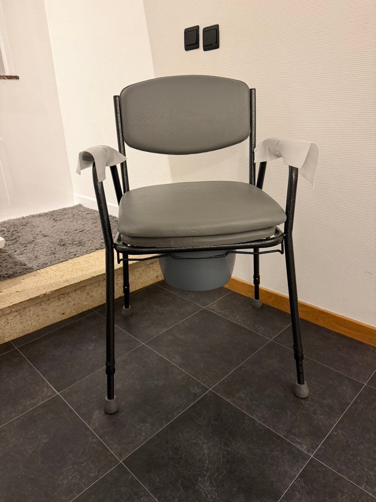 Toiletstoel, Ophalen, Zo goed als nieuw