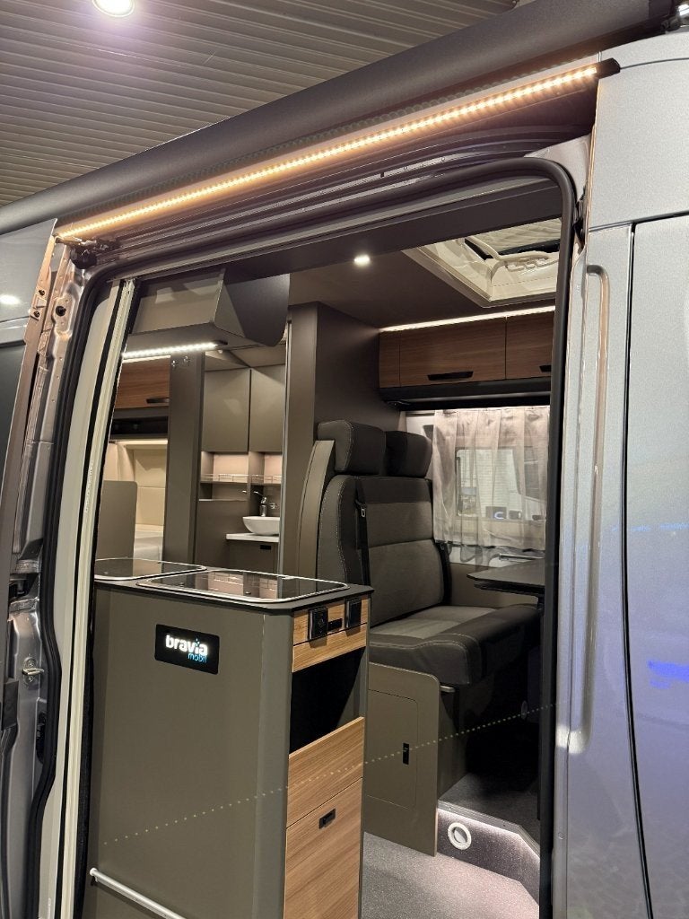 Bravia Mobil Pure 60 | 140pk Automaat | 2026 | Solar Carplay, Réfrigérateur, Fiat, Diesel, Adria