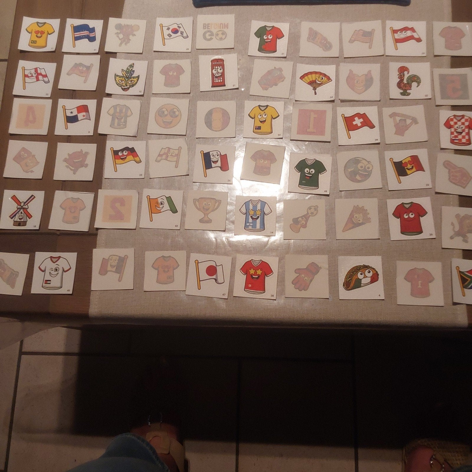 60 verschillende stickers van voetbal van ad delhaize, Enlèvement ou Envoi