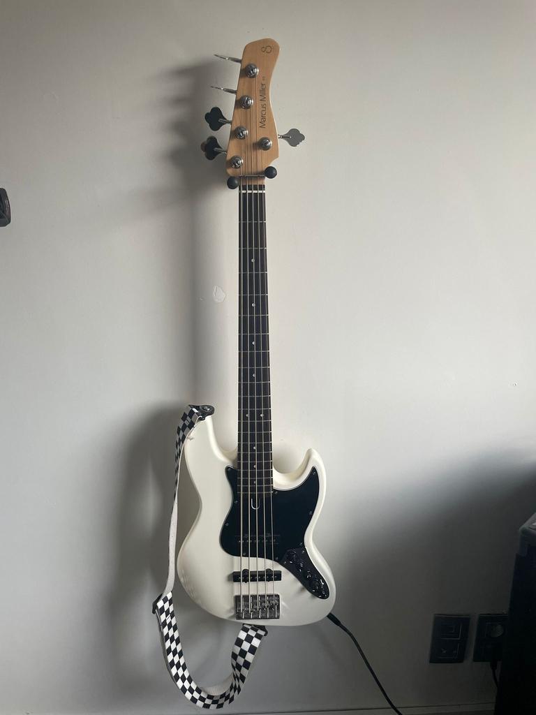Sire 5-snarige basgitaar, Ophalen, Zo goed als nieuw