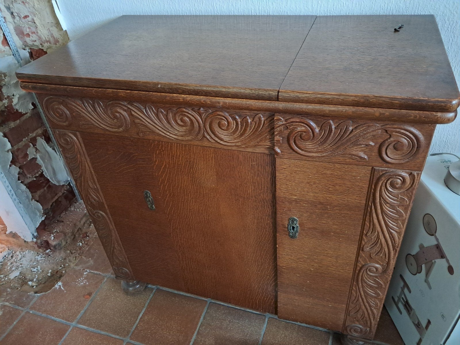 Kast met naaimachine in 
84 cm op 45 cm 80 cm hoog, Ophalen, Minder dan 50 cm, Gebruikt, 50 tot 100 cm