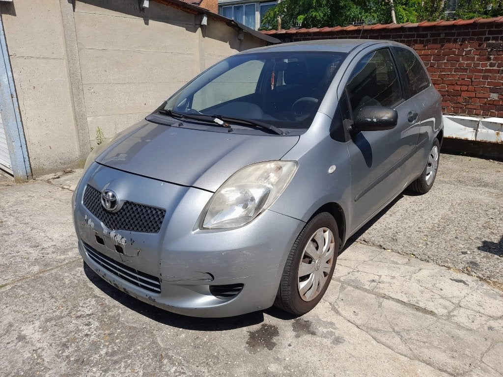 Toyota Yaris 1.3i, Autos, Toyota, Argent ou Gris, Achat, Boîte manuelle, 1300 cm³