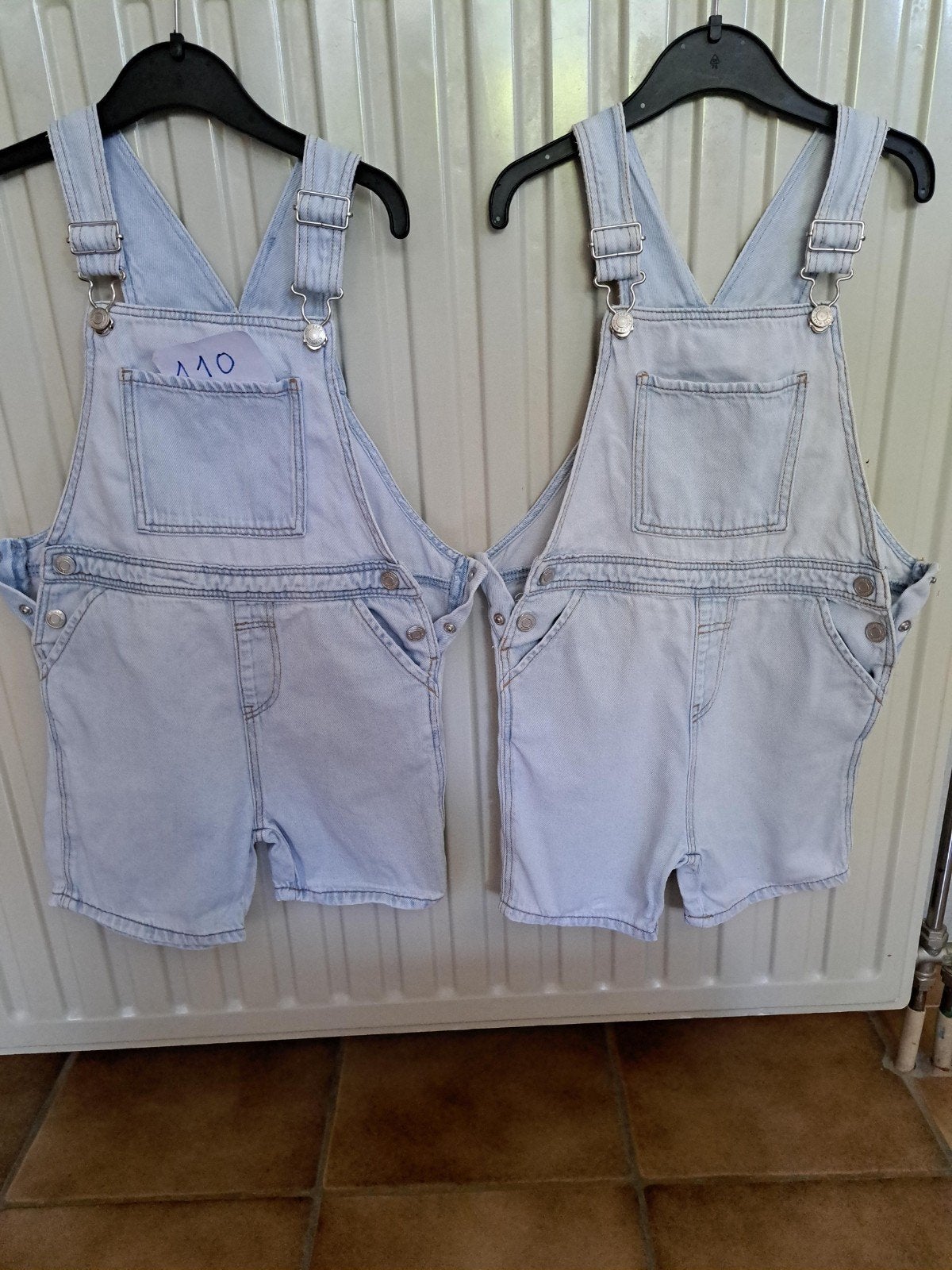 Zara, 2 salopettes taille 110, Enfants & Bébés, Enlèvement, Vêtements