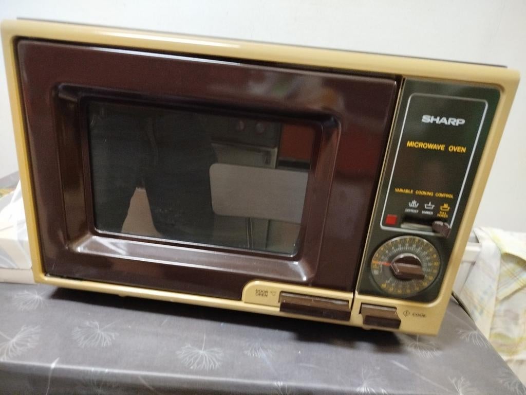 Vintage - en parfait état - Micro ondes Sharp R-5600EA, Elektronische apparatuur, Microgolfovens