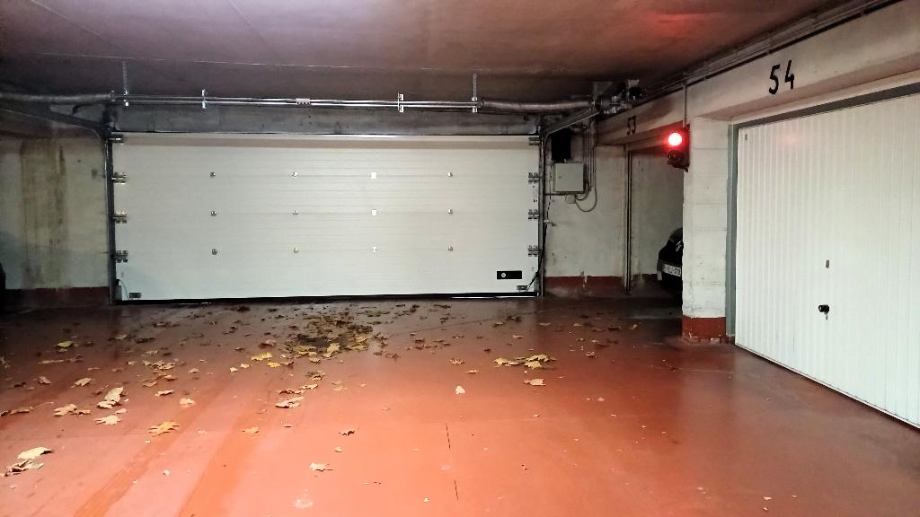 Te huur staanplaats Berchem, Immo, Garages en Parkeerplaatsen, Antwerpen (stad)