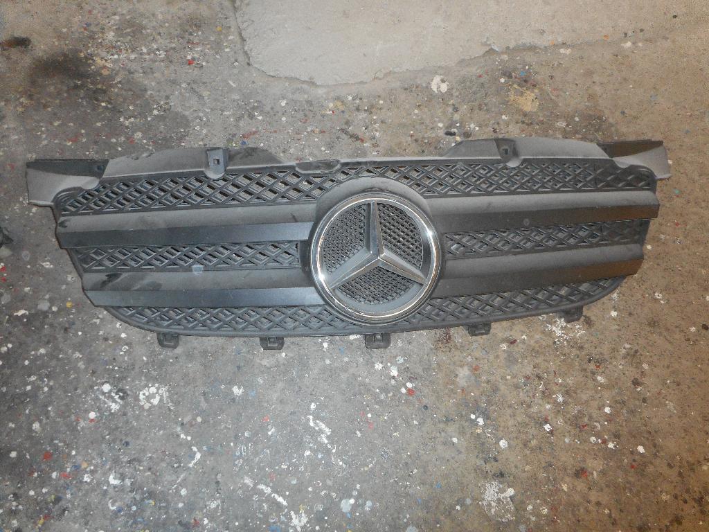 Nieuwe grill + trede in voorbumper Mercedes Sprinter, Auto-onderdelen, Vrachtwagen-onderdelen, Ophalen, Nieuw, Mercedes-Benz, Carrosserie en Plaatwerk