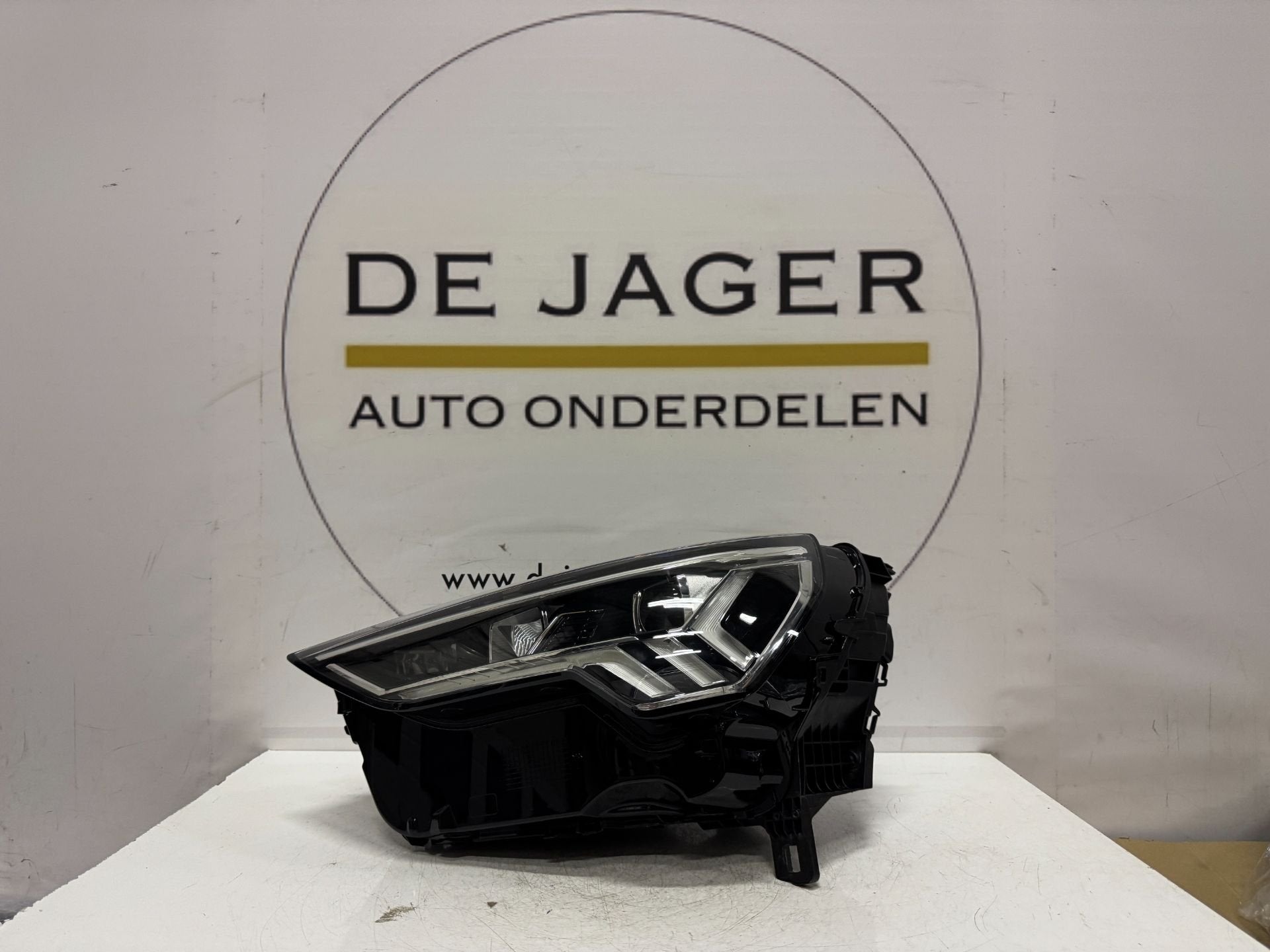 AUDI Q3 SQ3 F3 83A VOL LED KOPLAMP LINKS 83A941033, Gebruikt, AUDI AG, Auto-Union-Strasse 1
85045  Ingolstadt, DE, Audi