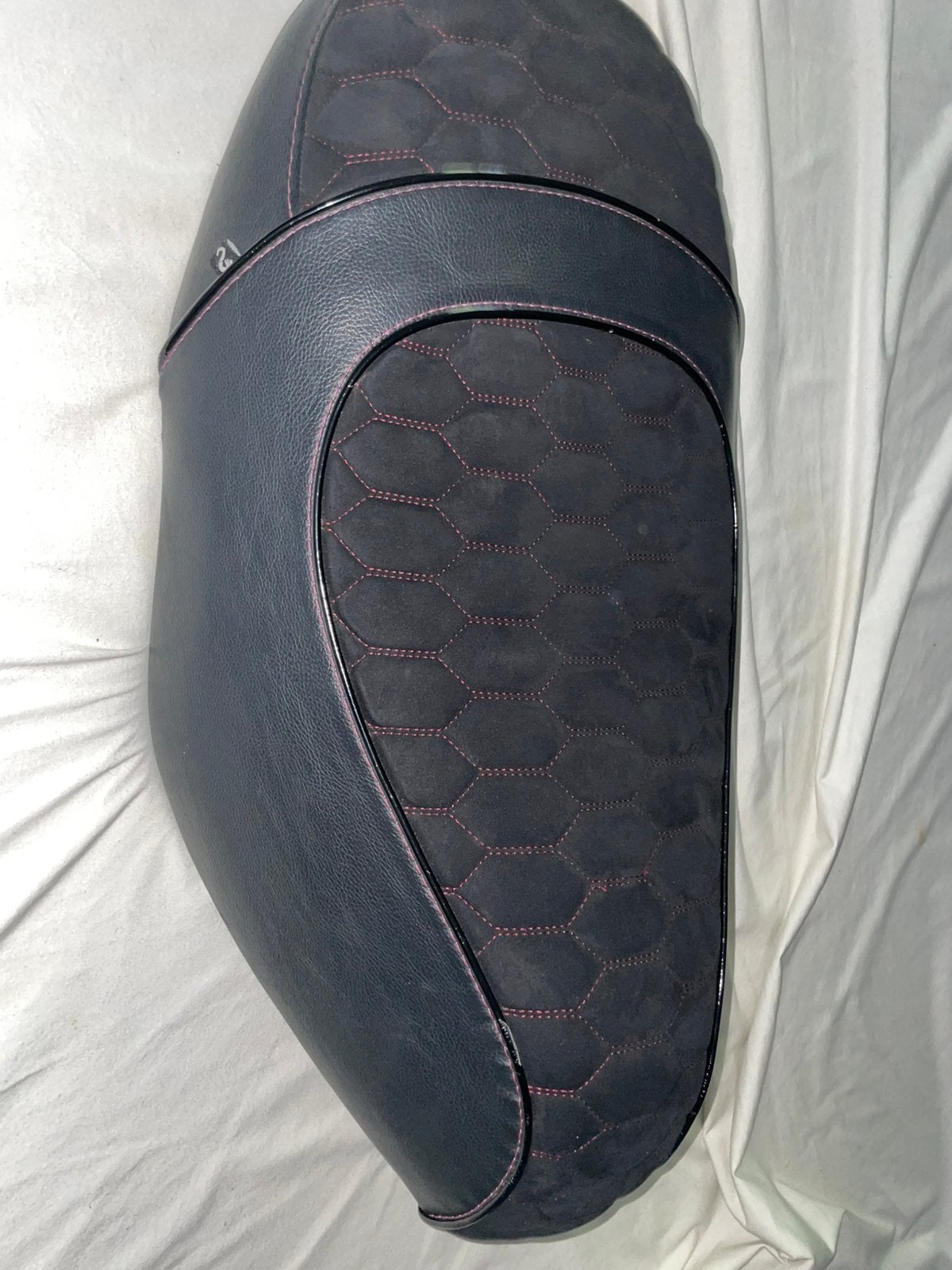 Zip Custom Zadel - Alcantara RS Licht rood/Roze, Motos, Tuning & Styling, Enlèvement ou Envoi