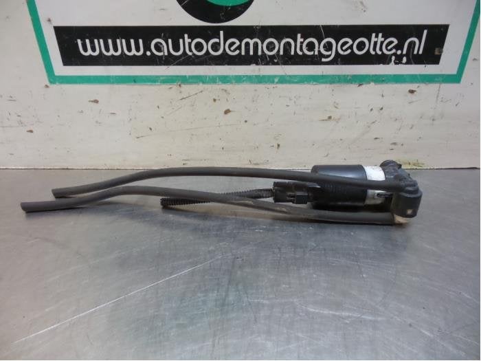 Pompe lave-glace avant d'un Renault Megane (Megane 09-), Autos : Pièces & Accessoires, Renault, -, 3 mois de garantie, Utilisé