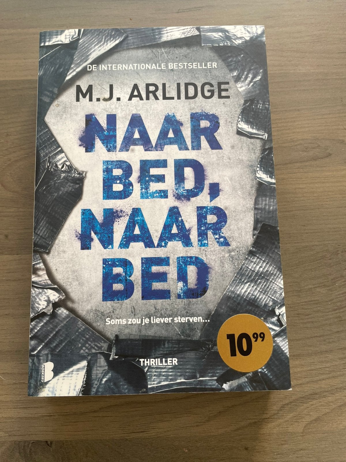 M.J. Arlidge - Naar bed, naar bed, Boeken, Ophalen, Zo goed als nieuw