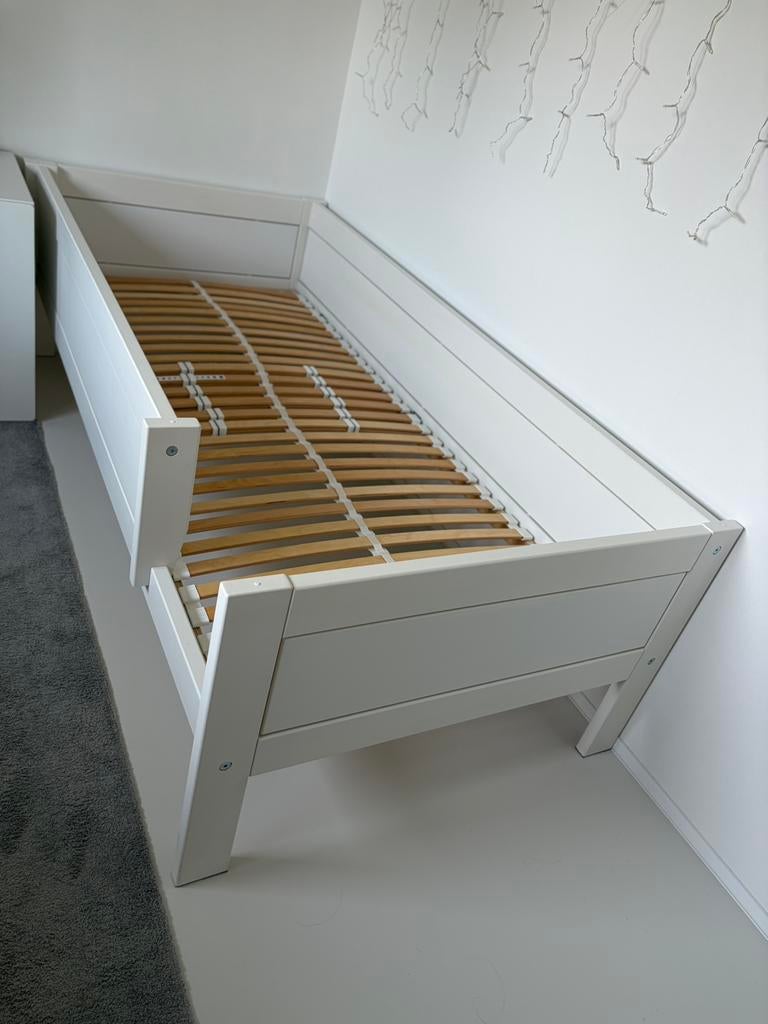 Lifetime 1-persoonsbed wit 90x200 met uitvalbeveiliging, Huis en Inrichting, Slaapkamer | Bedden, Ophalen, 90 cm, Eenpersoons