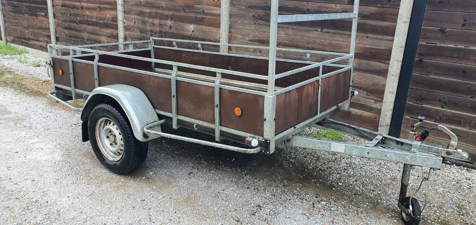 aanhangwagen enkel as Ongeremd, Enlèvement, Utilisé