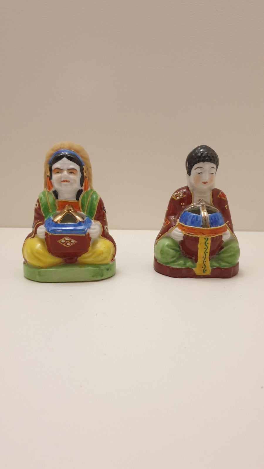 2 brûle-encens en porcelaine, Antiquités & Art, Enlèvement ou Envoi