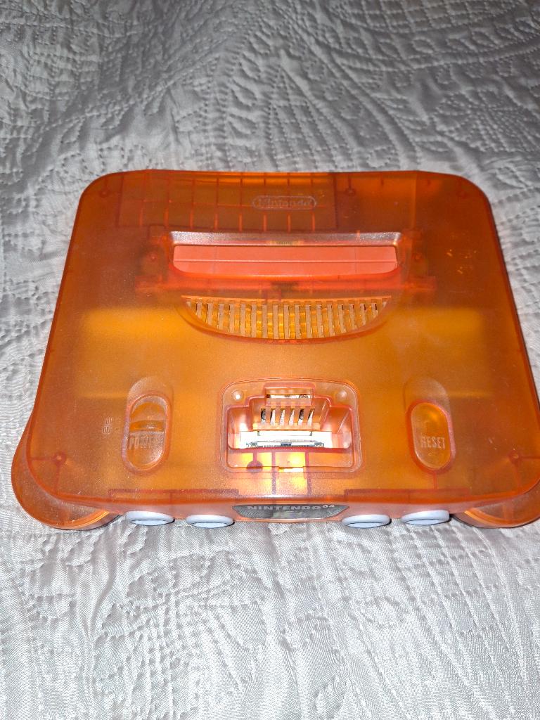 Nintendo 64 console fire orange, Games en Spelcomputers, Spelcomputers | Nintendo 64, Ophalen