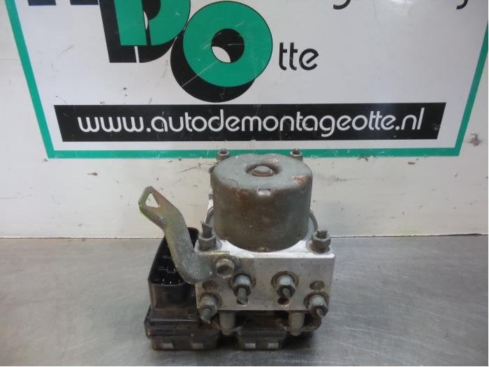 Pompe ABS d'un Toyota Yaris Verso (Yaris Verso 00-), -, 3 mois de garantie, Toyota, Utilisé