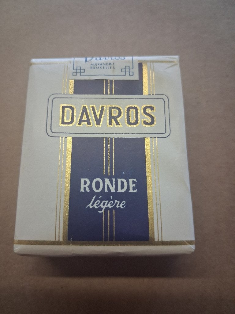 Cigarettes DAVROS... bande de tâches 6FR, Collections, Enlèvement ou Envoi, Comme neuf, Panneau publicitaire