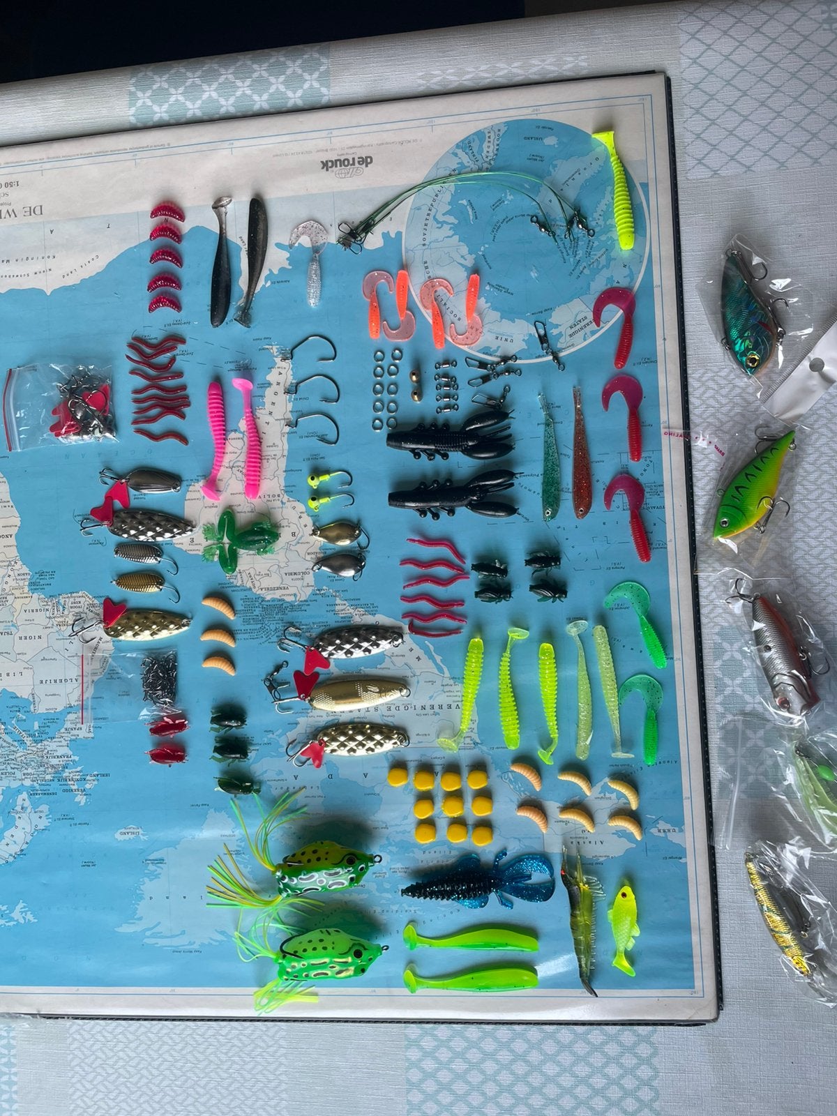 Grote visset met kunstaas, softbaits, spinners & pluggen, Watersport en Boten, Ophalen, Zo goed als nieuw, Complete set