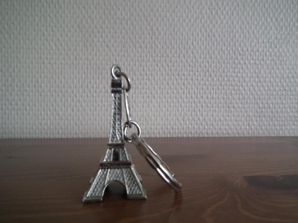 Porte-clés Tour Eiffel (hauteur 5 cm) nouveau, Envoi, Comme neuf, Ville ou Campagne