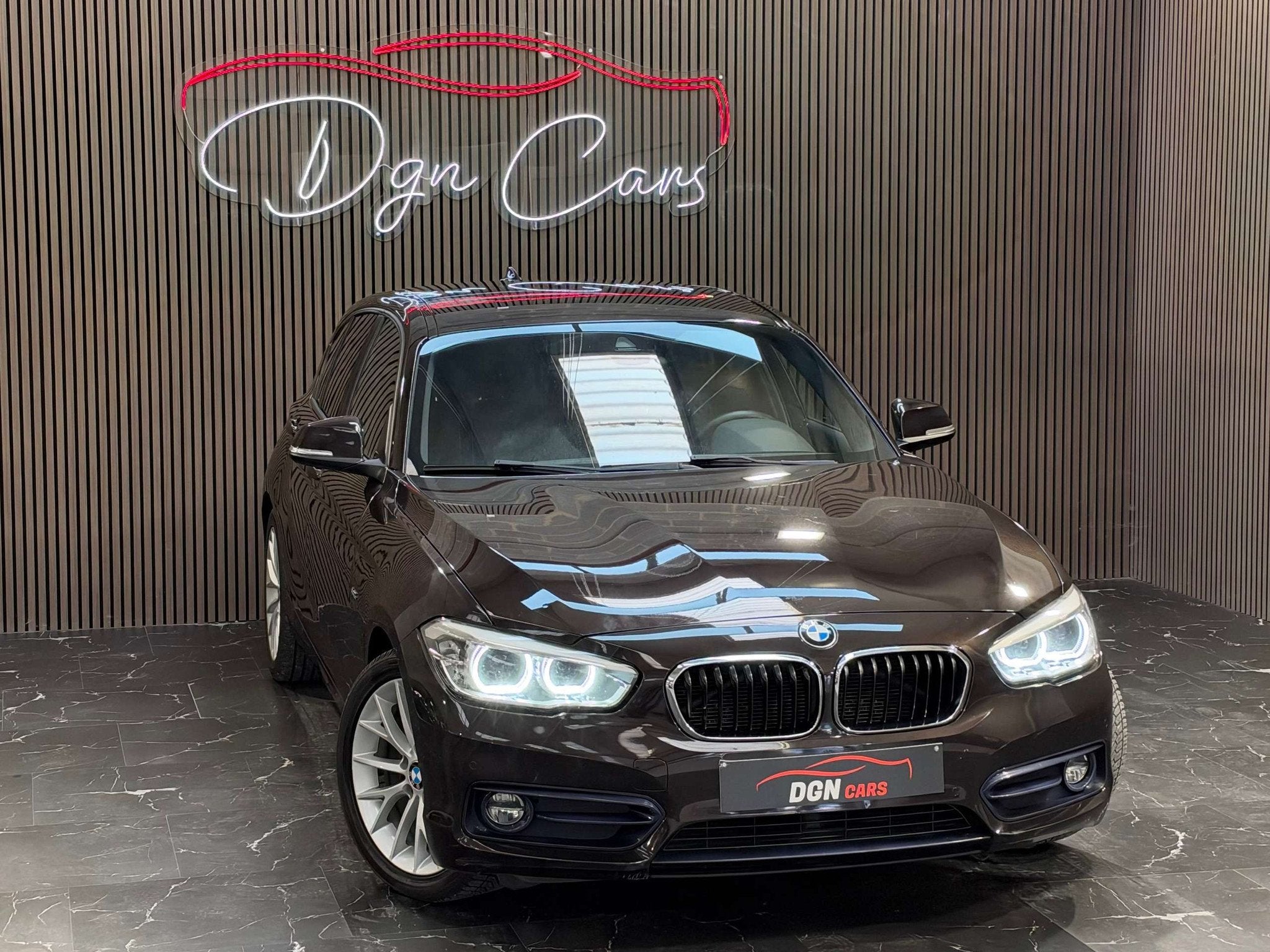 BMW 1 Serie 116 116 d Sport Line, Autos, Achat, Euro 6, Entreprise, Noir