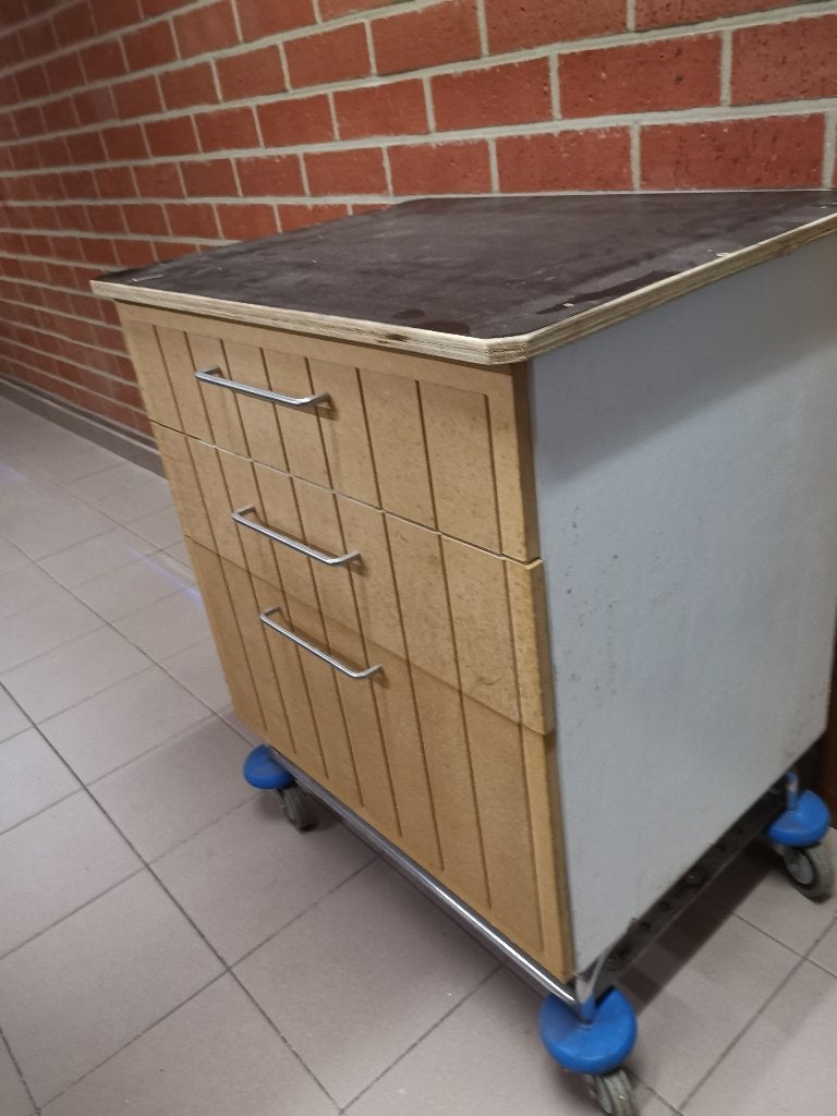 Kastje/werktafel, Ophalen, Zo goed als nieuw
