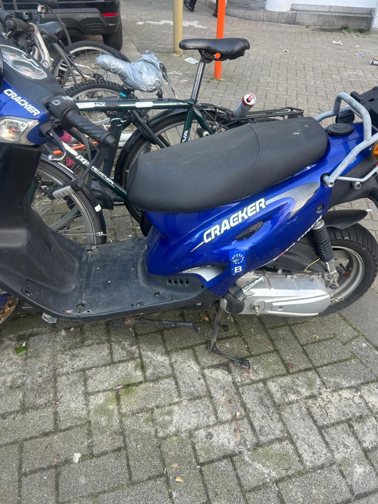 Scooter Cracker 50cc – Bon pour pièces, Vélos & Vélomoteurs, 49 cm³, Classe B (45 km/h), Enlèvement, Utilisé