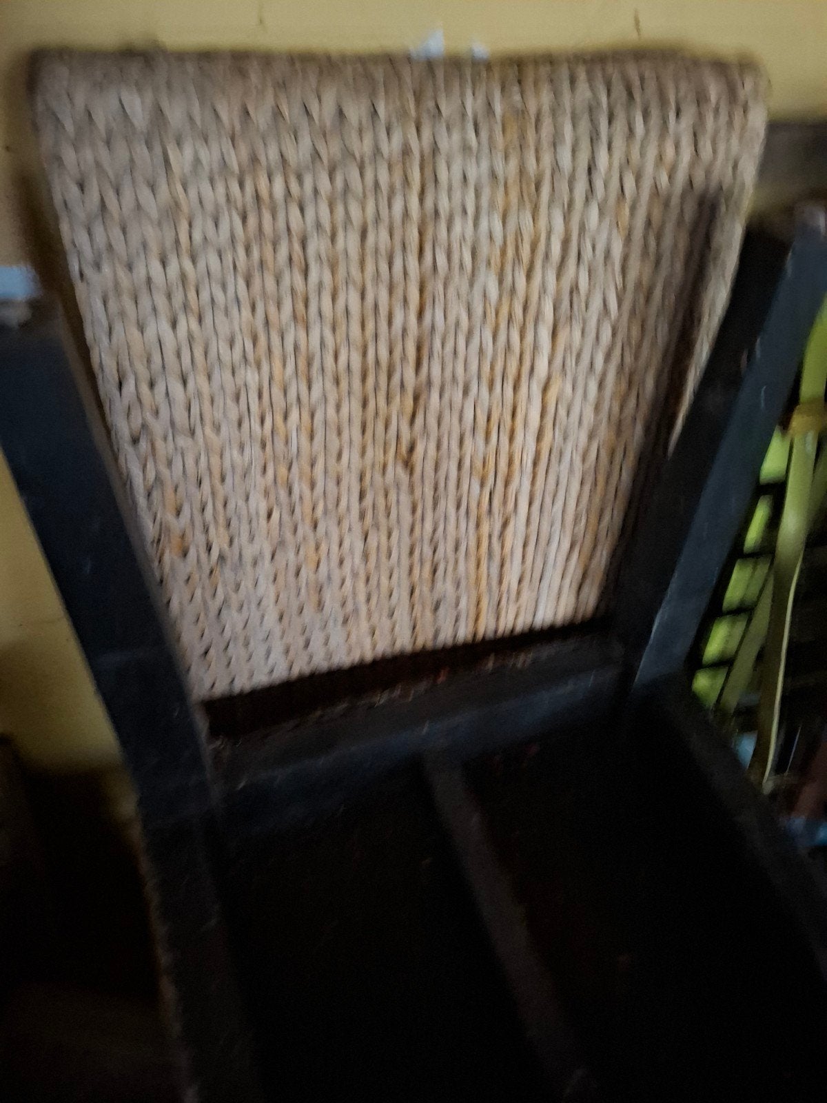 2 robuuste, oerdegelijke rotan beklede stoelen, Huis en Inrichting, Stoelen, Ophalen