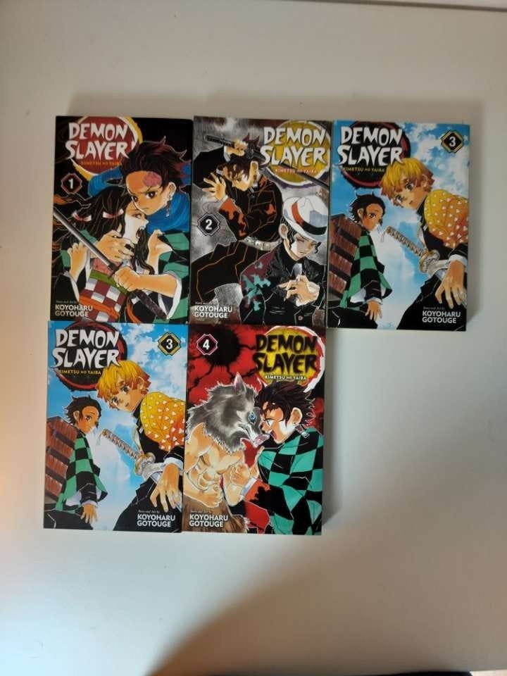 Demon Slayer Tome 1 à 4, Livres, Enlèvement ou Envoi, Koyoharu Gotougr, Comme neuf, Plusieurs comics