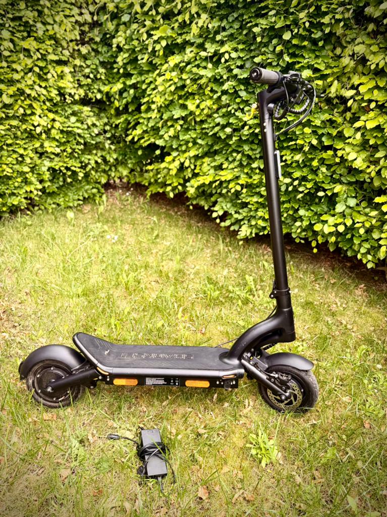 SHARKSET RS1 scooter - NIEUWSTAAT - 25 KM gereden, Fietsen en Brommers, Steps, Zo goed als nieuw, Ophalen