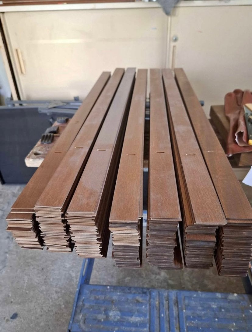 300 houten latjes, Ophalen, Zo goed als nieuw