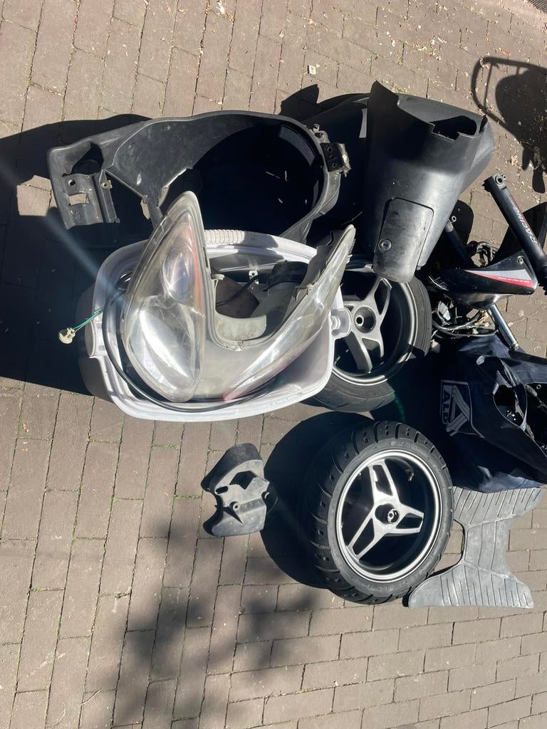 Sym jet euro x 50 cc 2 t onderdelen, Enlèvement, Comme neuf, Carburateur, SYM