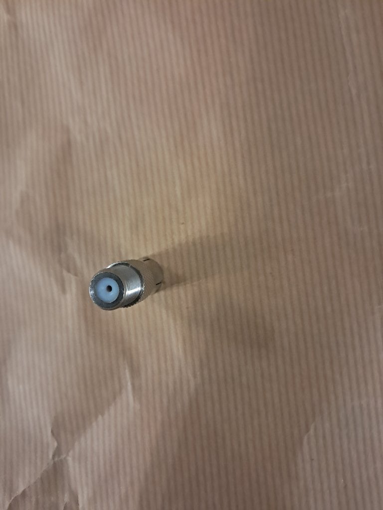 Un adaptateur - connecteur femelle antenne TV vers prise F., Enlèvement, Neuf