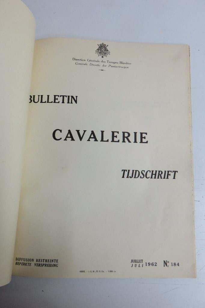 Brochure: „ Bulletin de Cavalerie” 1962, Ophalen of Verzenden, Landmacht, Embleem of Badge