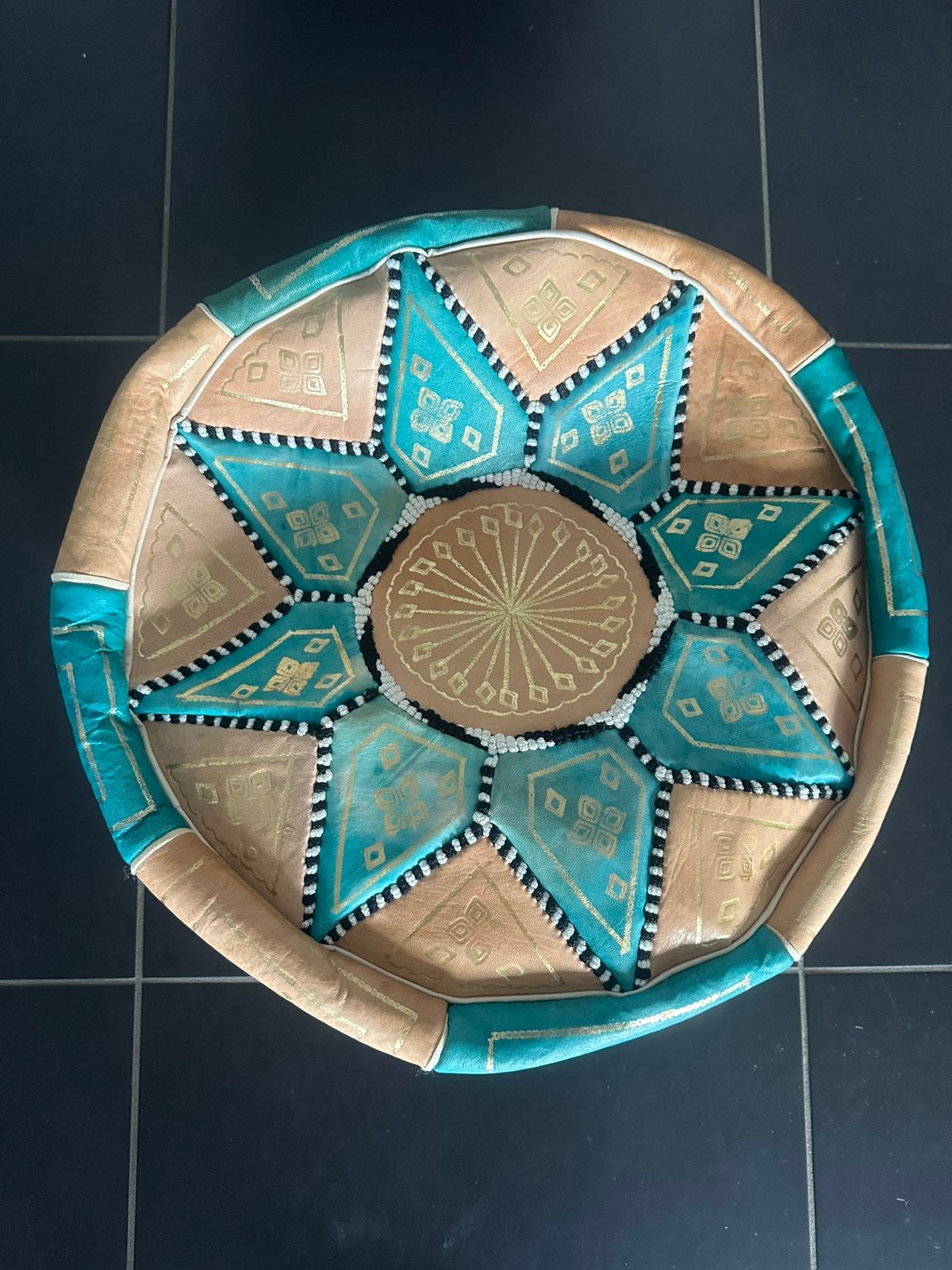 Retro poef - GEBRUIKT, Enlèvement ou Envoi, Rond, Utilisé, Moins de 50 cm