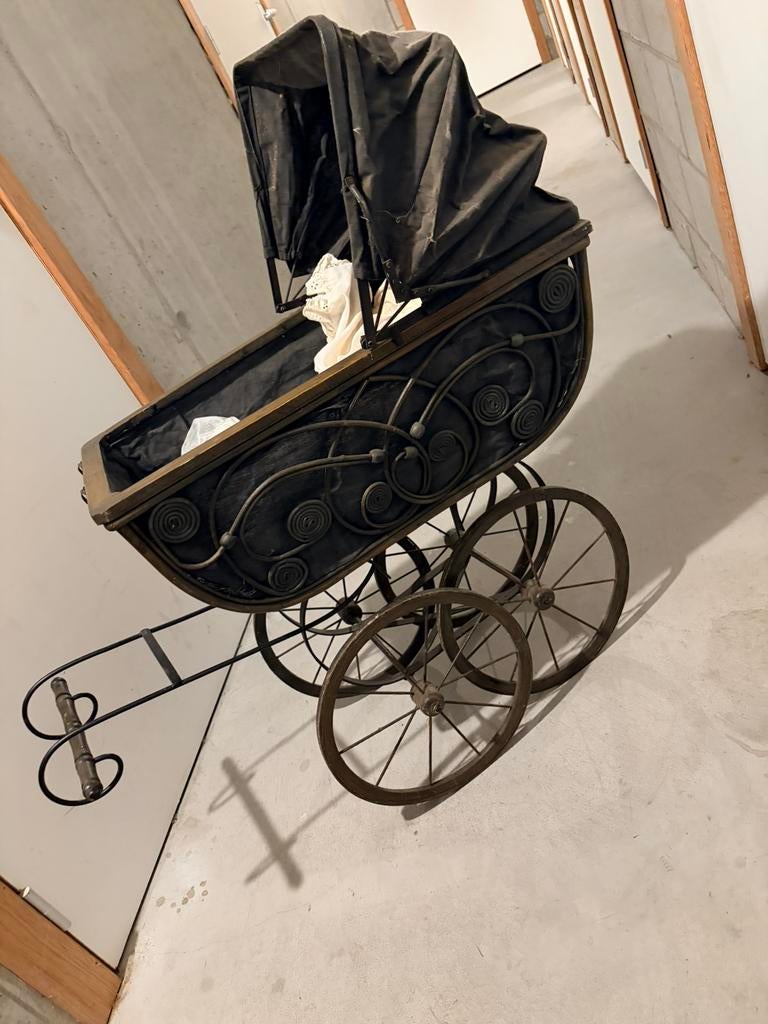 Oude kinderwagen, Enlèvement