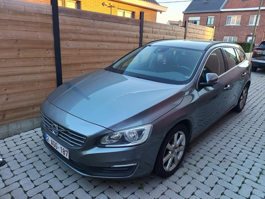 Volvo V60 D2 momentum 2016, Autos, Volvo, Argent ou Gris, Achat, Airbags, Euro 6