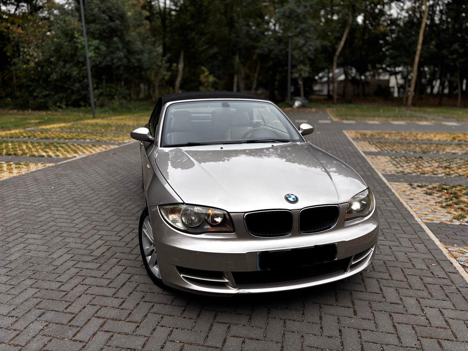 BMW E88 118i Cabriolet ~ EURO4 ~ 2.0 ~ benzine ~143pk, Auto's, Beige, 4 cilinders, Cabriolet, Beige