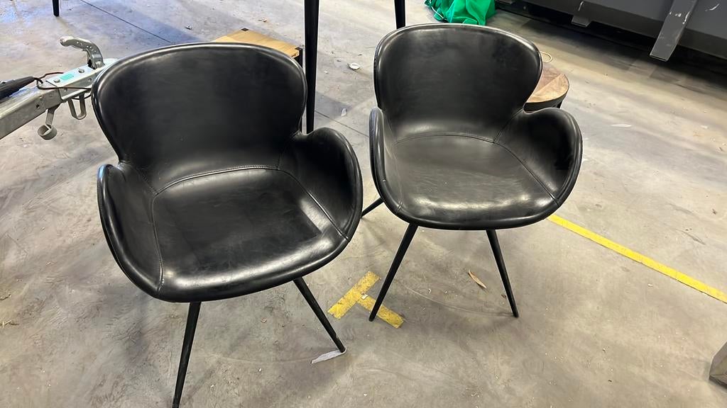 Set 2 lederen stoelen zwart, Huis en Inrichting, Stoelen, Ophalen, Gebruikt, Zwart