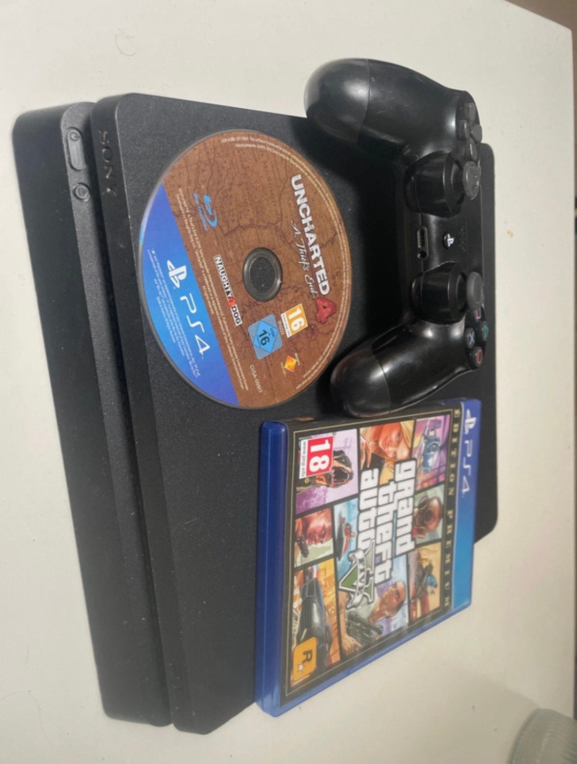 Ps4 a vendre en main propre, Consoles de jeu & Jeux vidéo, Enlèvement ou Envoi, Avec 1 manette, Utilisé, 1 TB