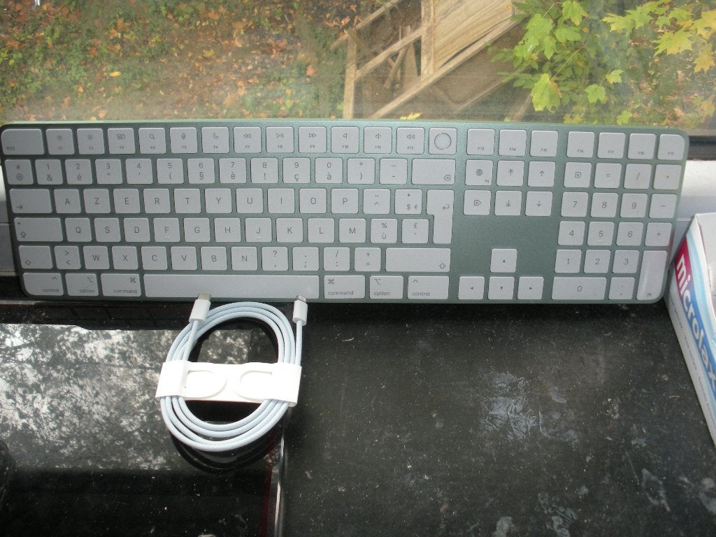 APPLE Clavier TouchID AZERTY Pavé Numérique Câble Lighning, Ophalen of Verzenden, Zo goed als nieuw