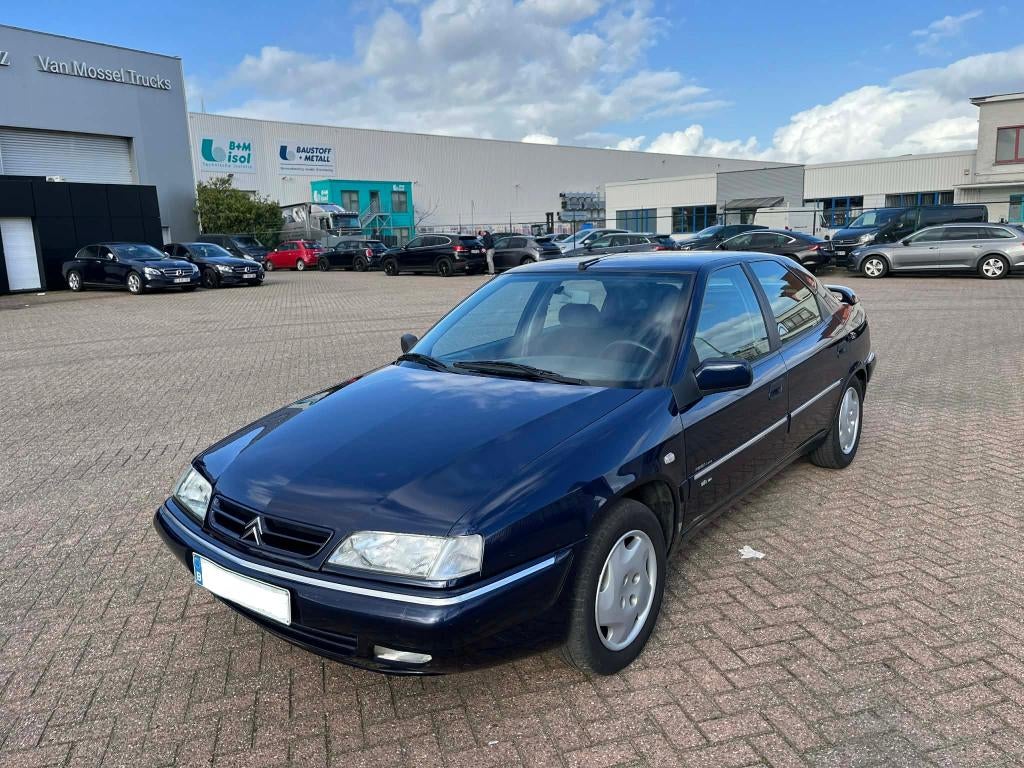 Citroen Xantia 1.8i 16v Automaat Airco 87.000km met carpass, Auto's, 4 deurs, Stof, Zwart, 4 cilinders
