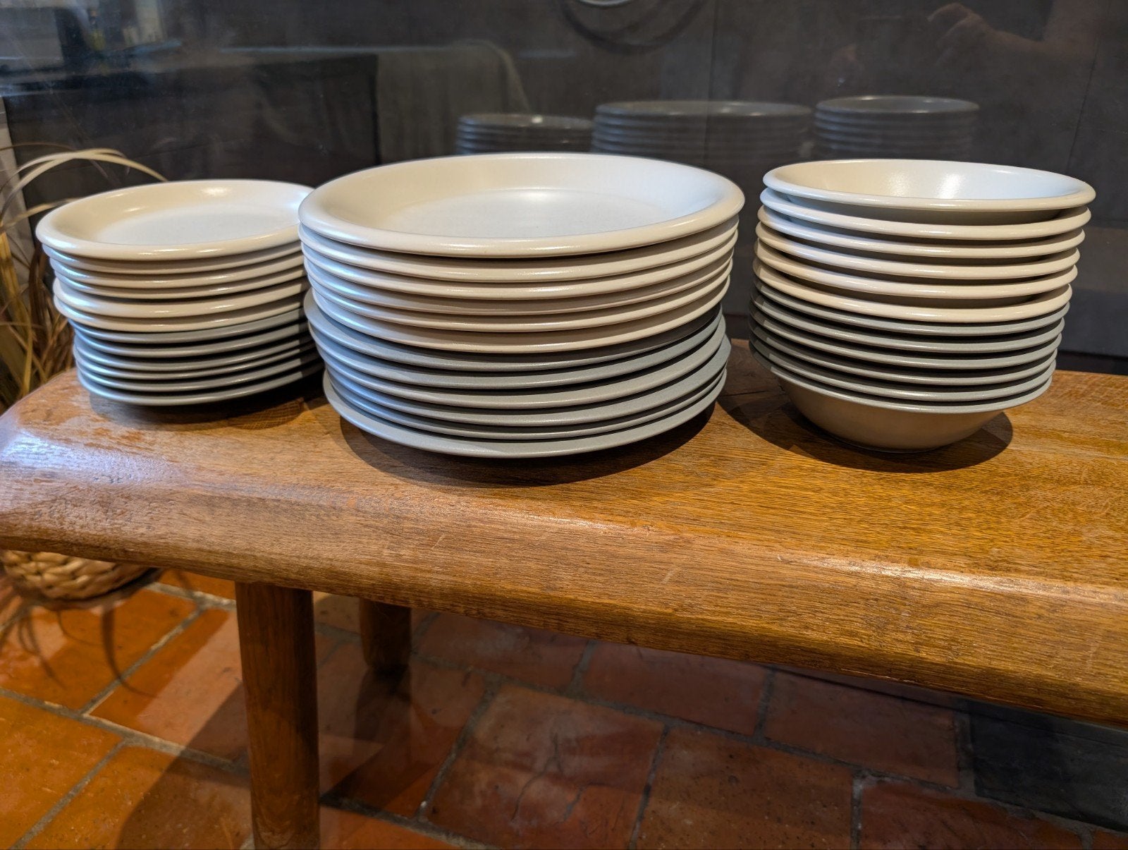 36-delig servies wit + grijs, Huis en Inrichting, Ophalen, Bord(en)