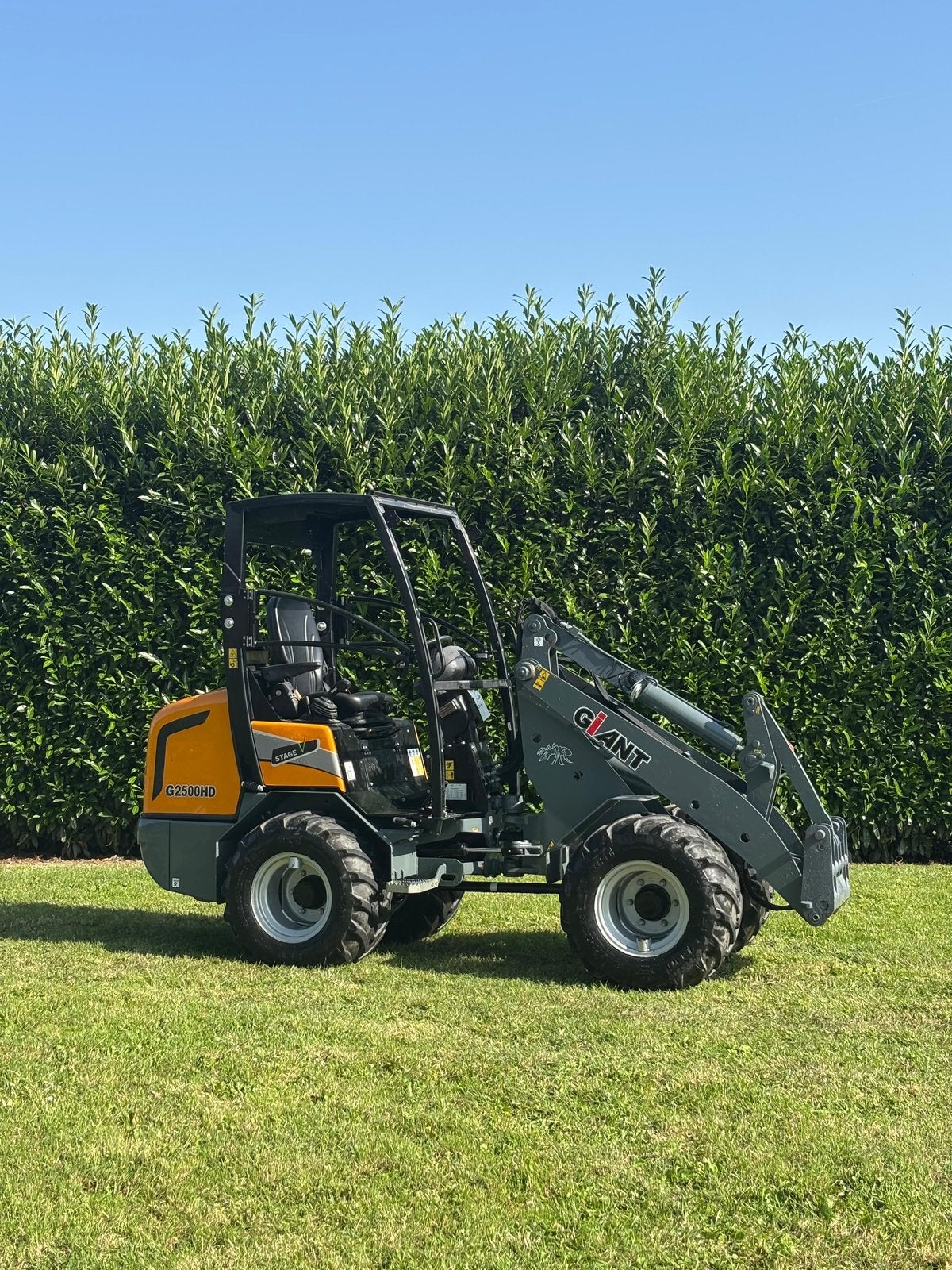 Giant g2500 190 uur !!, Enlèvement ou Envoi, Avant, Mini
