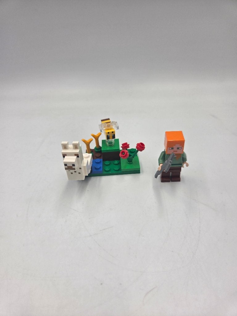Lego Minecraft 662308 Alex, Baby Llama and Bee, Minecraft, Lego, Ophalen of Verzenden, Zo goed als nieuw