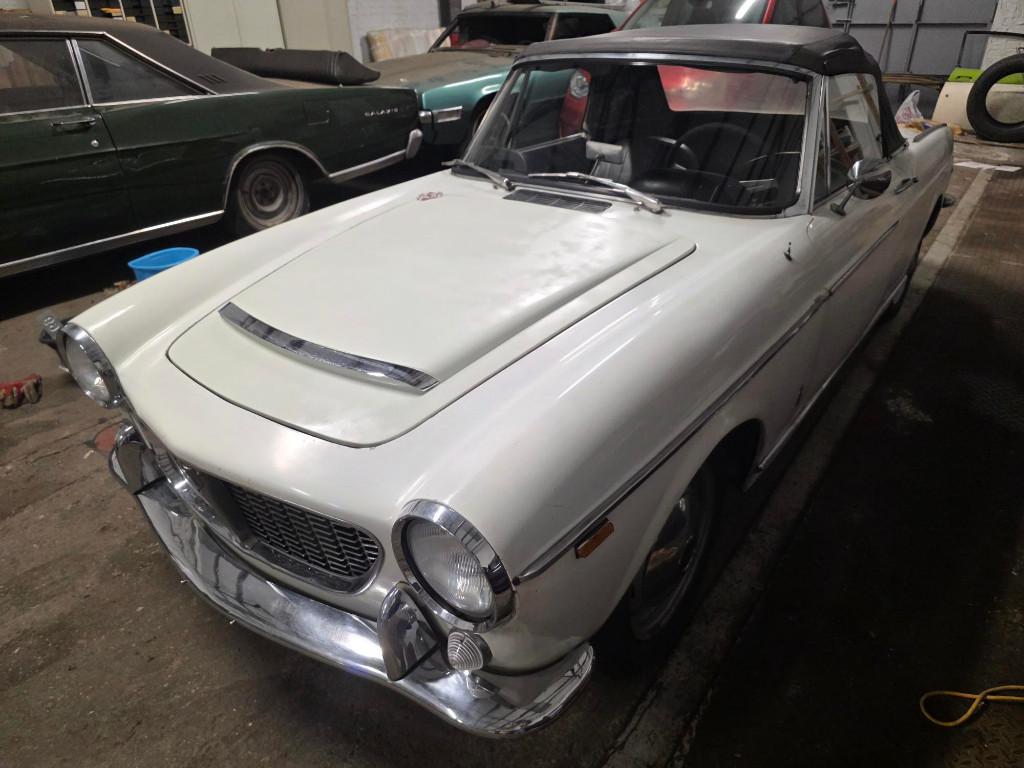 fiat osca cabriolet te koop, Auto's, Oldtimers, Particulier, Te koop, Fiat, Benzine, Cabriolet, 2 deurs, Handgeschakeld, Wit, Zwart