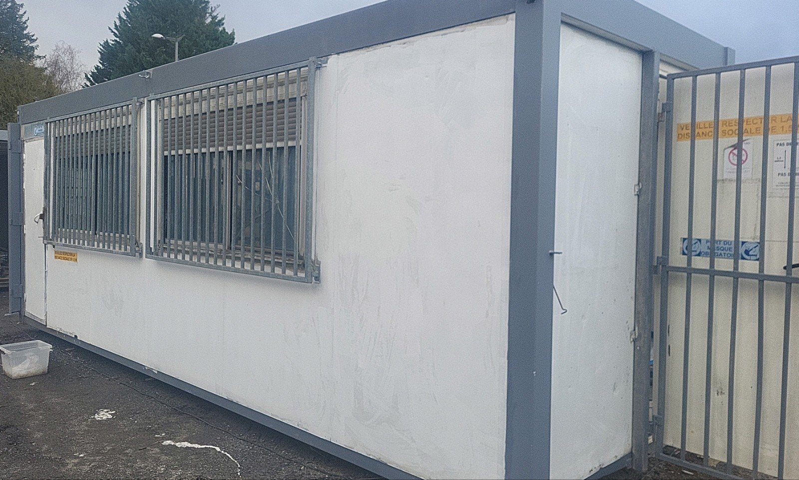 BUNGALOW 6 X 2,5mtrs AVEC SAS D'ACCEUIL VITRÉ, Articles professionnels, Enlèvement ou Envoi