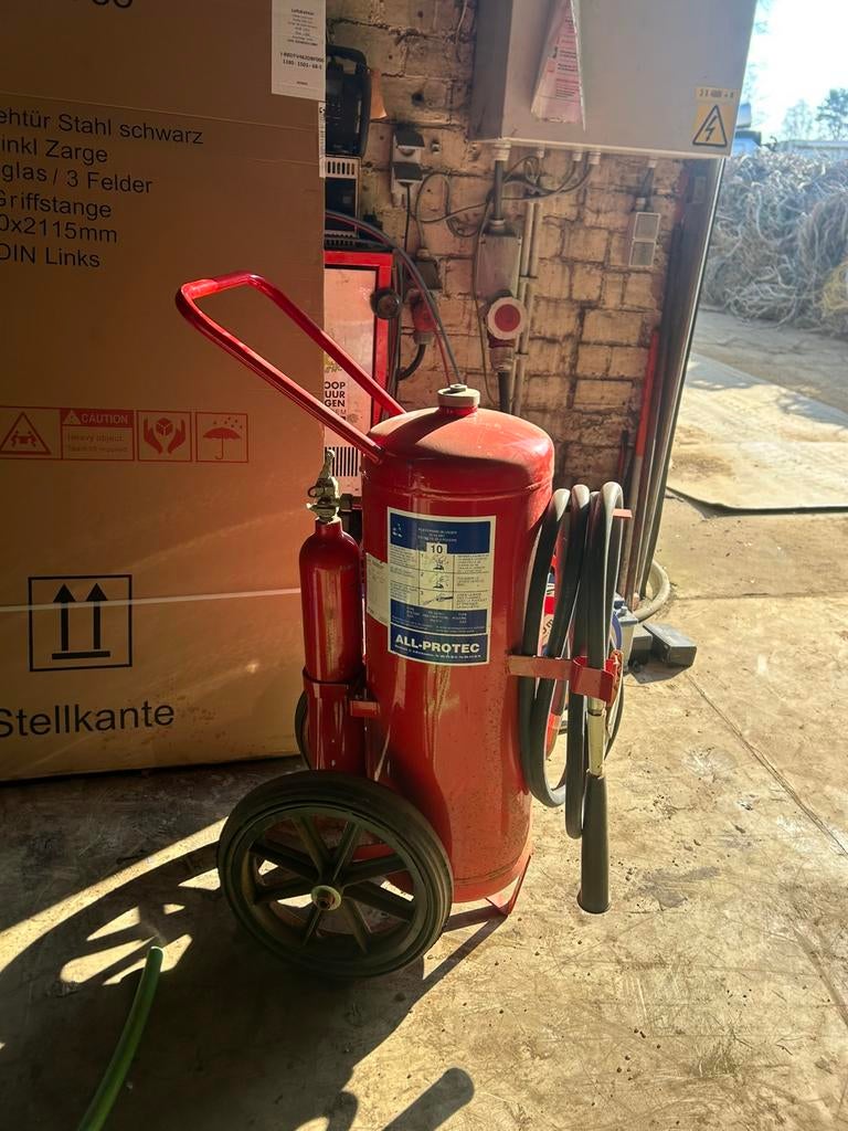 Oude niet werkende brandblusser 50kg, Huis en Inrichting, Brandblussers en Brandkasten, Ophalen, Zo goed als nieuw, Brandblusser